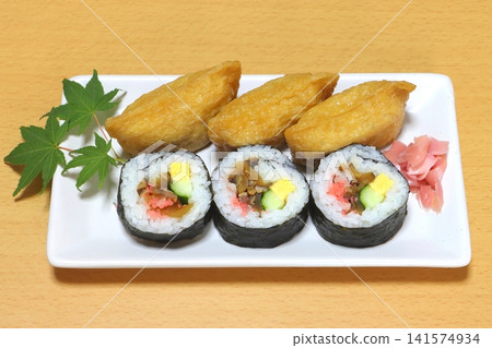 Sukeroku sushi (rolled sushi and inari) 141574934
