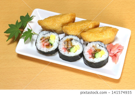 Sukeroku sushi (rolled sushi and inari) 141574935