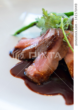 French table manners French table manners 141578449