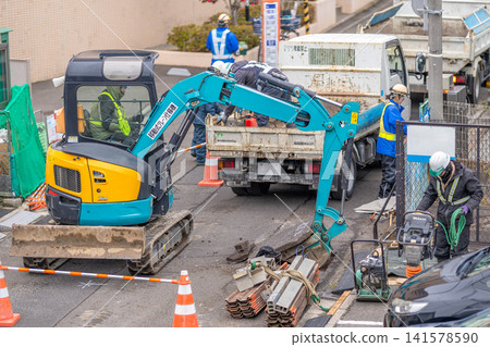 合流污水管抗震加強工程（修復方法）、瀝青路面拆除、道路開挖、工人。 141578590