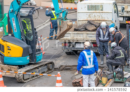 合流污水管抗震加強工程（修復方法）、瀝青路面拆除、道路開挖、工人。 141578592