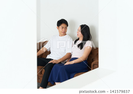 A young man and woman look into each other's eyes and talk. A young man and woman look into each other's eyes and talk. 141579837