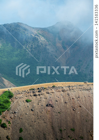 在吾妻甲富士山頂峰淨土平,天氣晴朗。 在吾妻甲富士山頂峰淨土平,天氣晴朗。 141583336