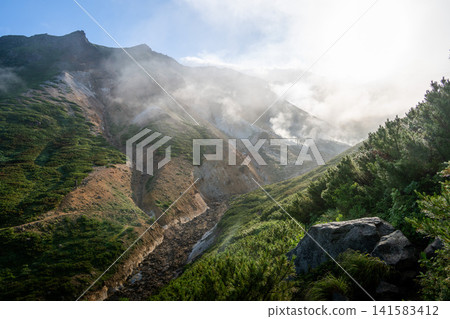 上富良野山的健行風景 141583412