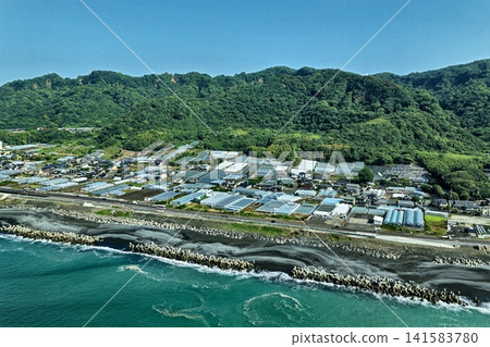 拍攝靜岡市沿海地區、農地和居民區的空拍照片。 拍攝靜岡市沿海地區、農地和居民區的空拍照片。 141583780