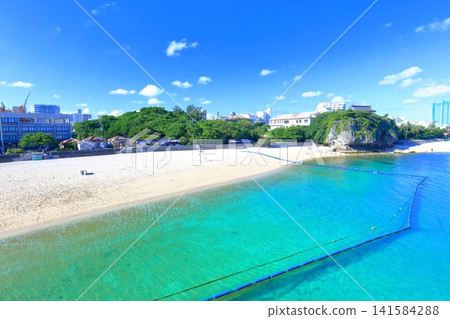 [Okinawa Prefecture] Naminoue Shrine and Naminoue Beach under a clear blue sky 141584288