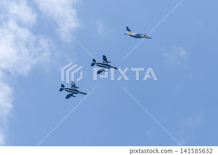 【靜岡】藍色衝擊波特技飛行表演隊來到了濱松空軍基地的航空公園。太酷了! 【靜岡】藍色衝擊波特技飛行表演隊來到了濱松空軍基地的航空公園。太酷了! 141585632