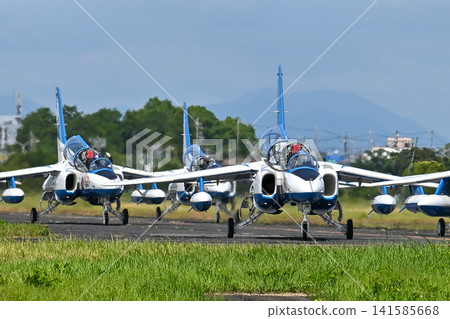 [Shizuoka] The Blue Impulse aerobatic team came to Hamamatsu Air Base's Air Park. So cool! 141585668