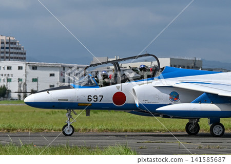 【靜岡】藍色衝擊波特技飛行表演隊來到了濱松空軍基地的航空公園。太酷了! 【靜岡】藍色衝擊波特技飛行表演隊來到了濱松空軍基地的航空公園。太酷了! 141585687
