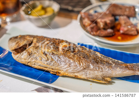 【#烹飪】一道以香氣四溢的烤魚為特色的日式料理。 【#烹飪】一道以香氣四溢的烤魚為特色的日式料理。 141586787