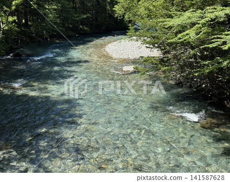 A clear summer day at Azusa River (Kamikochi, Matsumoto City, Nagano Prefecture; photo taken in July) A clear summer day at Azusa River (Kamikochi, Matsumoto City, Nagano Prefecture; photo taken in July) 141587628
