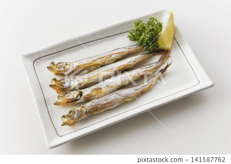Grilled shishamo fish with roe (shishamo) Grilled shishamo fish with roe (shishamo) 141587762