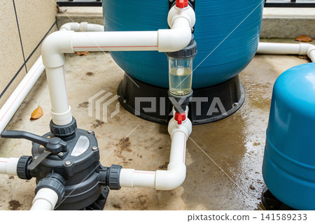 Swimming pool pump and filter system with clear water filter housing Swimming pool pump and filter system with clear water filter housing 141589233