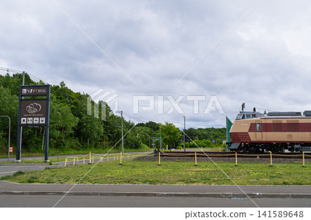 北海道阿比拉町阿比拉D51站路邊休息區,特快列車大空號的指示牌和展示牌。 北海道阿比拉町阿比拉D51站路邊休息區,特快列車大空號的指示牌和展示牌。 141589648