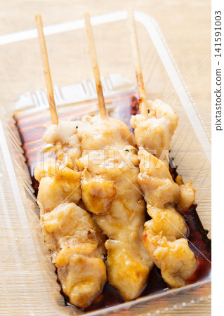 美味的街頭小吃烤雞串(含醬汁) 美味的街頭小吃烤雞串(含醬汁) 141591003