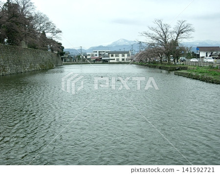 The moat of Tsuruga Castle and the mountain range of Aizuwakamatsu The moat of Tsuruga Castle and the mountain range of Aizuwakamatsu 141592721