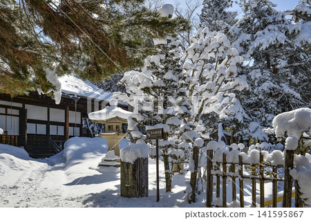 飛鎢高山法華寺境內的雪景 飛鎢高山法華寺境內的雪景 141595867