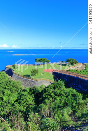 [Okinawa Prefecture] Chinen Cape Park under a clear blue sky 141595930