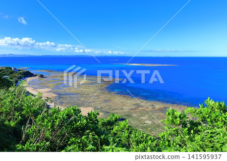 [Okinawa Prefecture] Chinen Cape Park (Kuteken Coast) under a clear blue sky 141595937