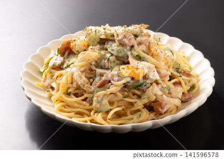 義大利麵沙拉(黃瓜、香腸、雞蛋、蛋黃醬、全麥芥末) 義大利麵沙拉(黃瓜、香腸、雞蛋、蛋黃醬、全麥芥末) 141596578