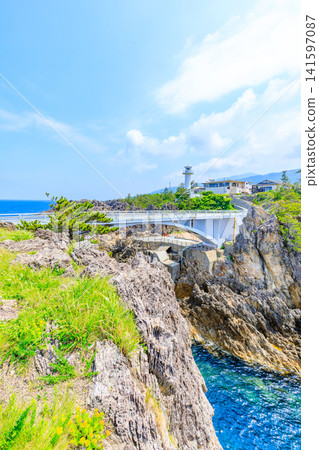 新潟縣佐渡市佐渡島尖閣灣上島遊樂園的初夏景色 新潟縣佐渡市佐渡島尖閣灣上島遊樂園的初夏景色 141597087