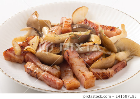 Bacon and large buna shimeji mushrooms stir-fried in butter and soy sauce. Bacon and large buna shimeji mushrooms stir-fried in butter and soy sauce. 141597185