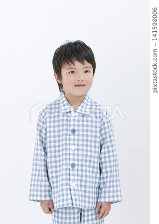 男孩穿著睡衣 141598006