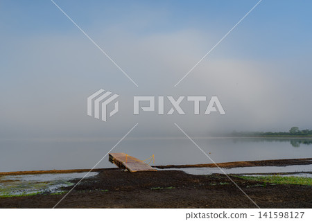 山中湖在晨霧中 山中湖在晨霧中 141598127