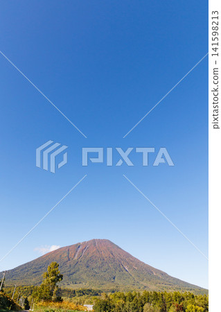 Mount Yotei under a clear blue sky (Autumn in Hokkaido) Mount Yotei under a clear blue sky (Autumn in Hokkaido) 141598213