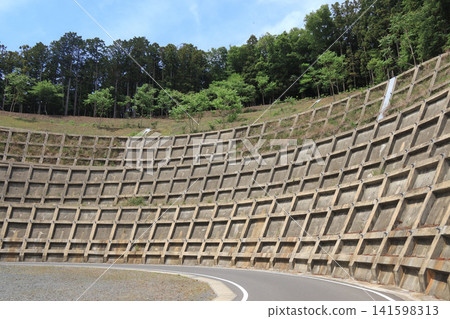 Towering concrete slope walls and road Towering concrete slope walls and road 141598313