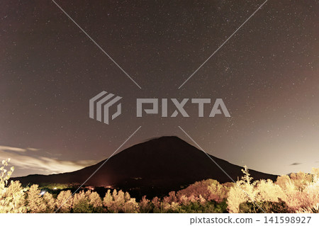 Beautiful starry sky and Mount Yotei (Autumn in Hokkaido - Noise removed) Beautiful starry sky and Mount Yotei (Autumn in Hokkaido - Noise removed) 141598927