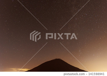 Beautiful starry sky and Mount Yotei (Autumn in Hokkaido - Noise removed) Beautiful starry sky and Mount Yotei (Autumn in Hokkaido - Noise removed) 141598941