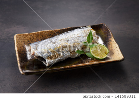 鹽烤魚 141599311