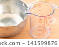 Measuring cup and Yukihira pot 141599876