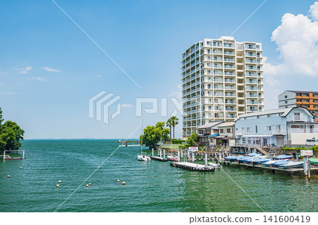 Lake Biwa scenery, near the intake of the Lake Biwa First Canal, Otsu City, Shiga Prefecture. Lake Biwa scenery, near the intake of the Lake Biwa First Canal, Otsu City, Shiga Prefecture. 141600419