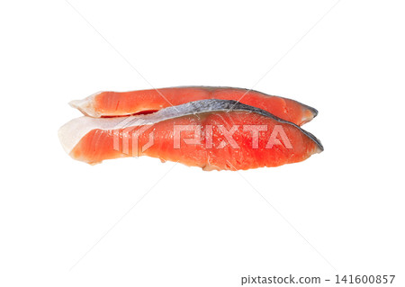 鹹鮭魚，烹調前[白色背景，摳圖] 141600857