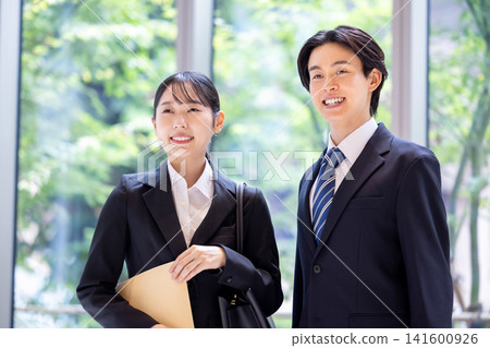 Job hunting: Portraits of men and women in business suits. Photography cooperation: Denpa Gakuen Tokyo Electronics College. Job hunting: Portraits of men and women in business suits. Photography cooperation: Denpa Gakuen Tokyo Electronics College. 141600926