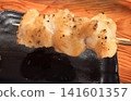 烤雞肉串（鹽味）的特寫。 141601357