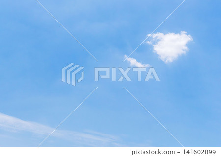 The dazzling blue sky and clouds of early summer 11 The dazzling blue sky and clouds of early summer 11 141602099