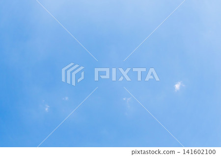 The dazzling blue sky and clouds of early summer 12 The dazzling blue sky and clouds of early summer 12 141602100