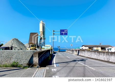 [香川]夏天的豐島：唐戶港附近的丁子路 141602397