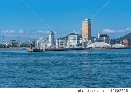 從海上看到的香川縣高松太陽港 從海上看到的香川縣高松太陽港 141602798