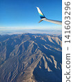 從飛機上看到的山峰 141603296