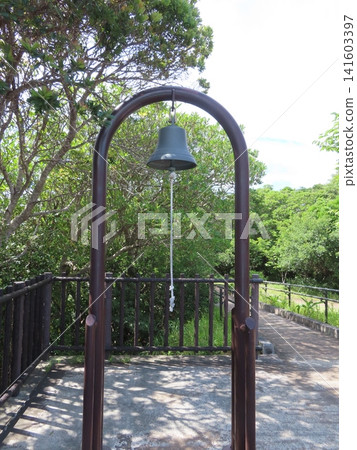 南紀白濱水方熊須紀念館暨萬丈山公園重新開放的鐘聲。 南紀白濱水方熊須紀念館暨萬丈山公園重新開放的鐘聲。 141603397