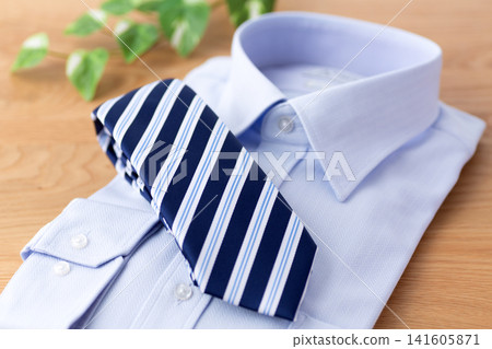 藍色軍團領帶與禮服襯衫 141605871