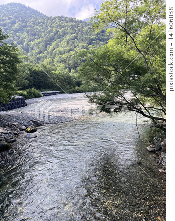 梓河水面 141606038