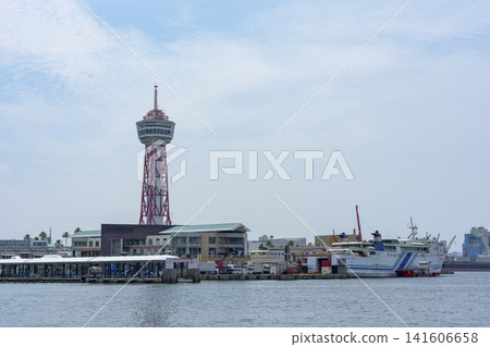 福岡縣博多港:從博多海灣廣場和博多港塔眺望港口景色 福岡縣博多港:從博多海灣廣場和博多港塔眺望港口景色 141606658
