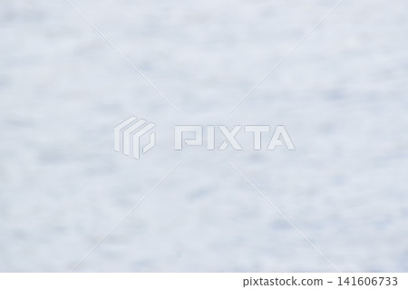 以藍色調為背景，描繪池塘或河流水面的圖案。 141606733