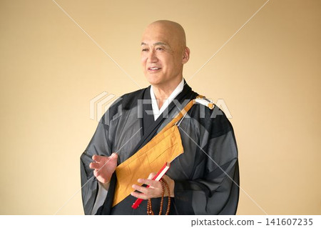 The monk explains with gestures. The monk explains with gestures. 141607235
