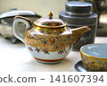 Kutani ware tea utensils... [Tea bowls and teapots] 141607394
